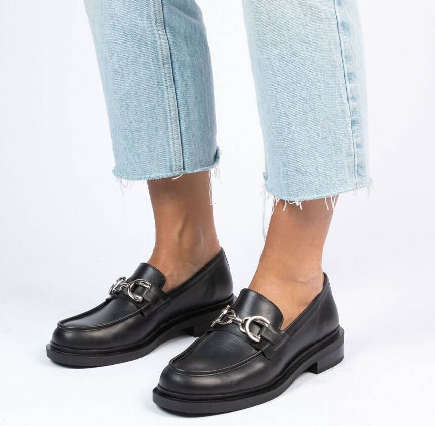 Manfield Dames Zwarte leren loafers met zilverkleurige chain - Foto 2