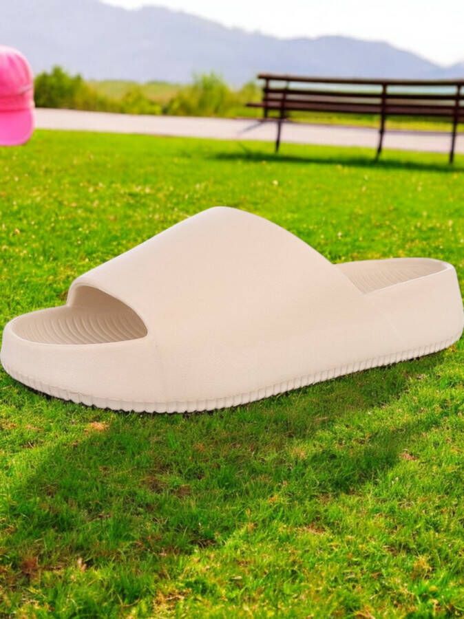 Merkloos Unisex slippers effen beige 41 (advies bestel 1 maat groter)