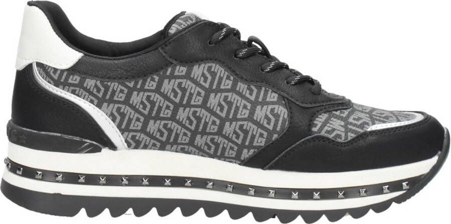 Mustang Shoes Plateausneakers met studsgarnering aan de loopzool