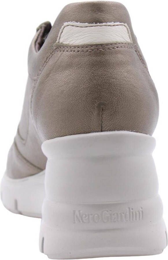 Nerogiardini Bronzen Gelamineerde Leren Sneaker Brown Dames