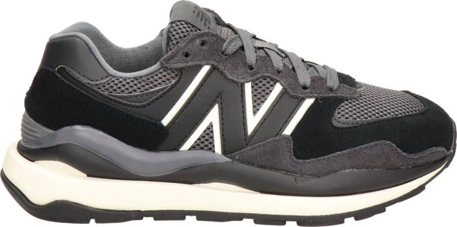 New Balance 5740 sneaker met suède details