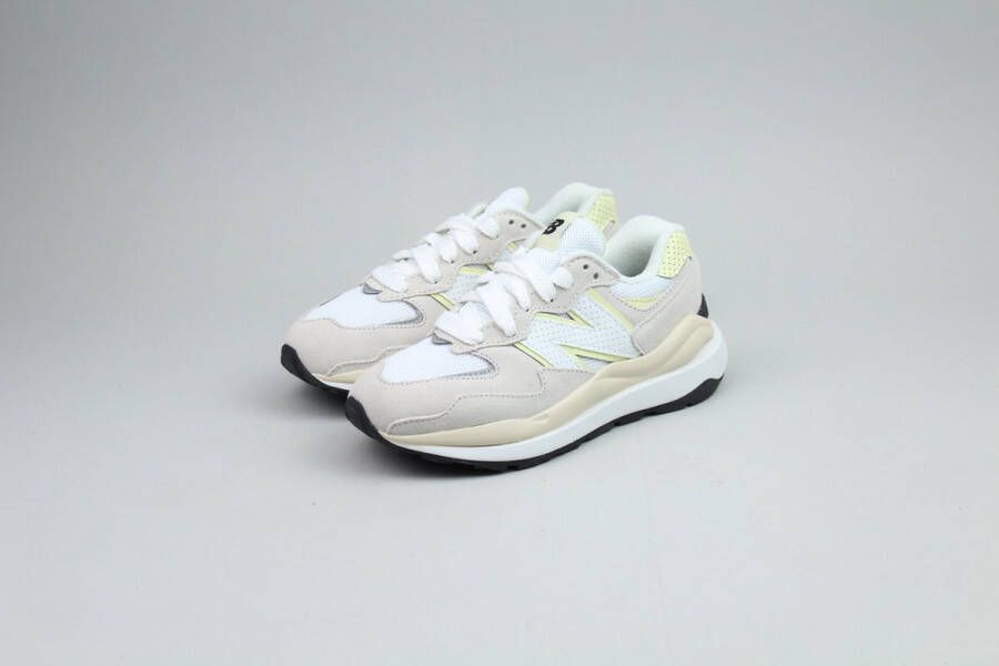 New Balance 57 40 sneaker met suède details