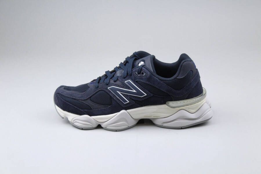 New Balance 9060 sneaker met suède details