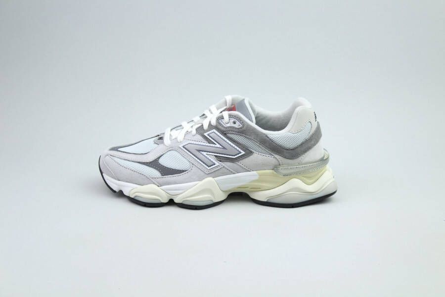 New Balance Grijze Sneakers met Monogram en Gestikte Profielen Gray