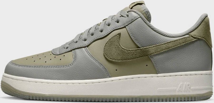 Nike Air Force 1 '07 LV8 Sneakers