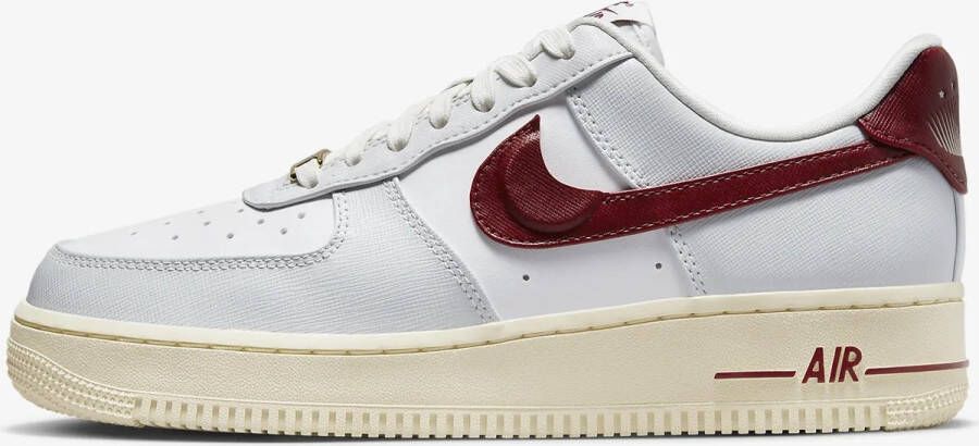 Nike Wmns Air Force 1 '07 Se Basketball Schoenen photon dust team red summit white muslin maat: 42 beschikbare maaten:37.5 42