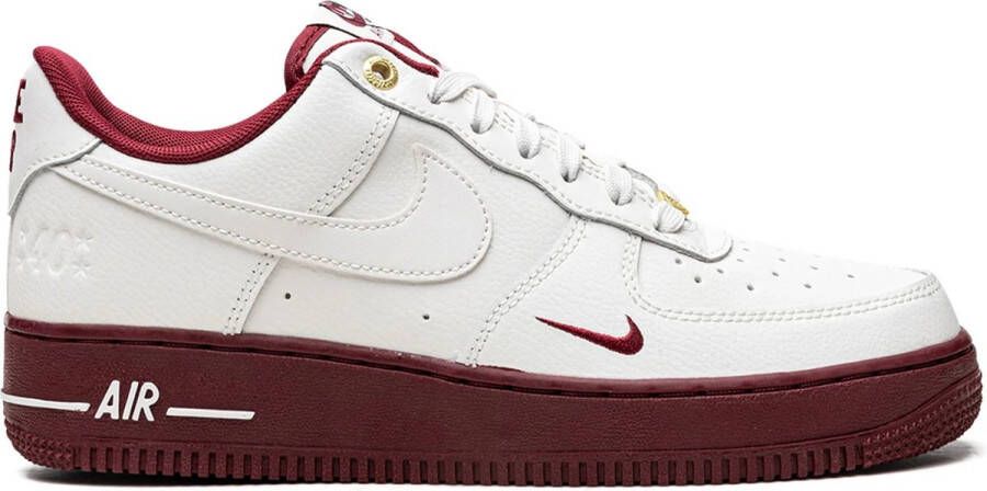 Nike Air Force 1 '07 SE Team Red Sneakers Unisex Wit Rood Goud DQ7582