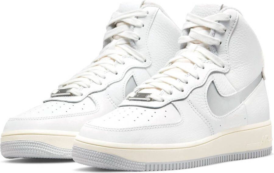 Nike Wmns Air Force 1 Sculpt Basketball Schoenen summit white silver coconut milk maat: 38.5 beschikbare maaten:37.5 38.5 39 40 36.5