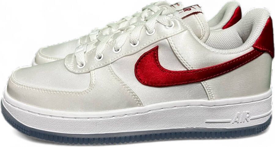 Nike Sportswear Sneakers laag 'AIR FORCE 1 07 ESS SNKR'