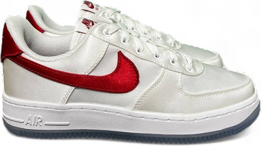 Nike Sportswear Sneakers laag 'AIR FORCE 1 07 ESS SNKR'