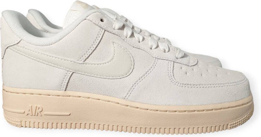 Nike Air Force 1 Low Winter Premium Summit White Suede DO6730