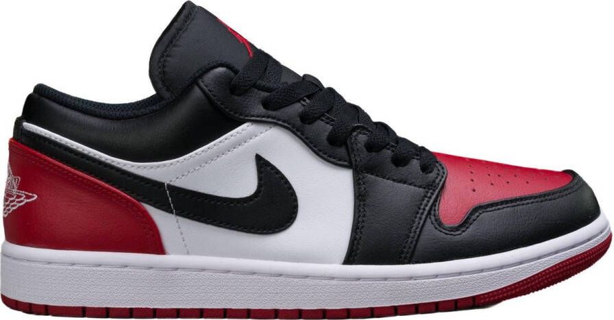 Jordan Air 1 Low Basketball Schoenen white black varsity red white maat: 47.5 beschikbare maaten:41 42.5 43 44.5 45 46 47.5 40.5