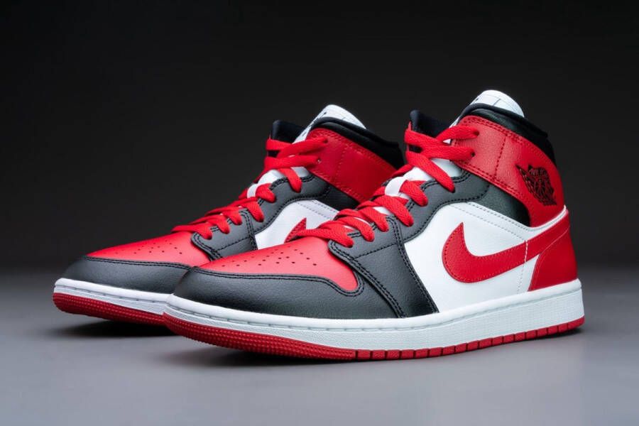 Jordan Wmns Air 1 Mid Basketball Schoenen black gym red white maat: 36.5 beschikbare maaten:36.5 37.5 38.5 39 40.5 41 42