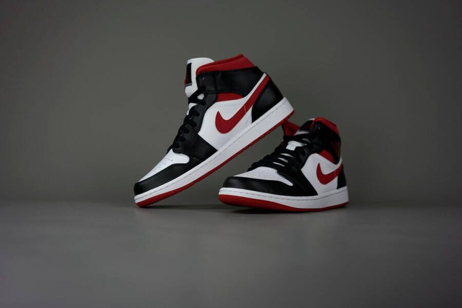 Nike Air Jordan 1 Mid Gym Red Black White 554724-122 Rood;Zwart;Wit Schoenen