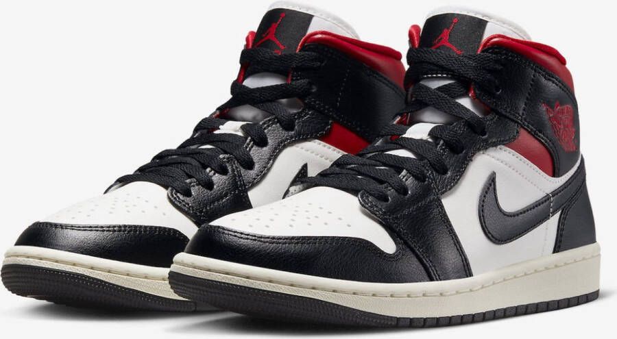 Jordan Wmns Air 1 Mid Basketball Schoenen black gym red sail maat: 42.5 beschikbare maaten:42.5