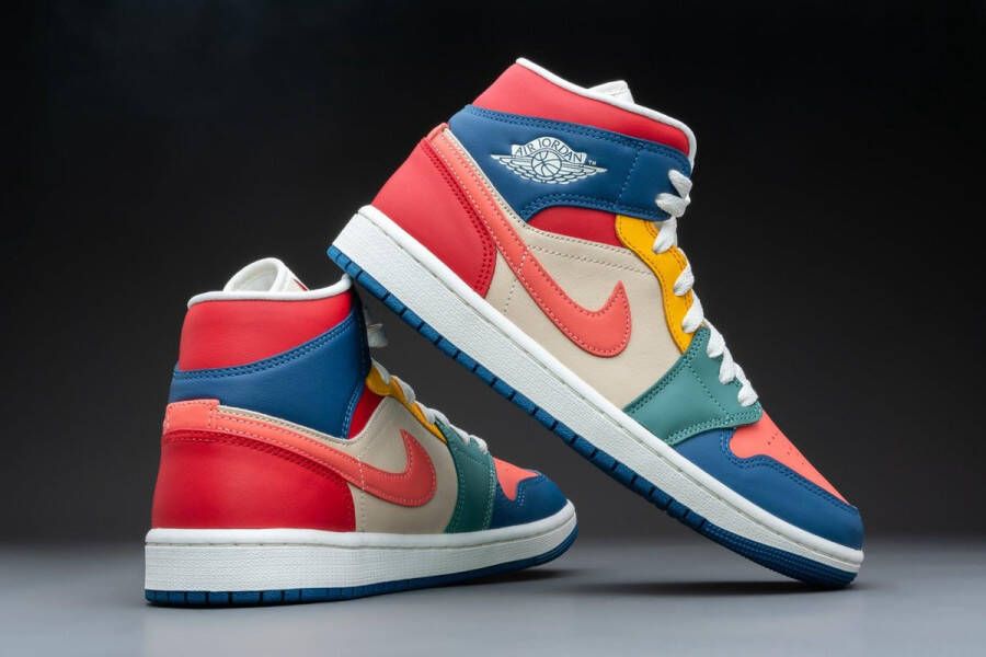 Jordan Wmns Air 1 Mid Se French Blue Magic Ember Fire Red Beach Schoenmaat 37 1 2 Sneakers DN3738 400