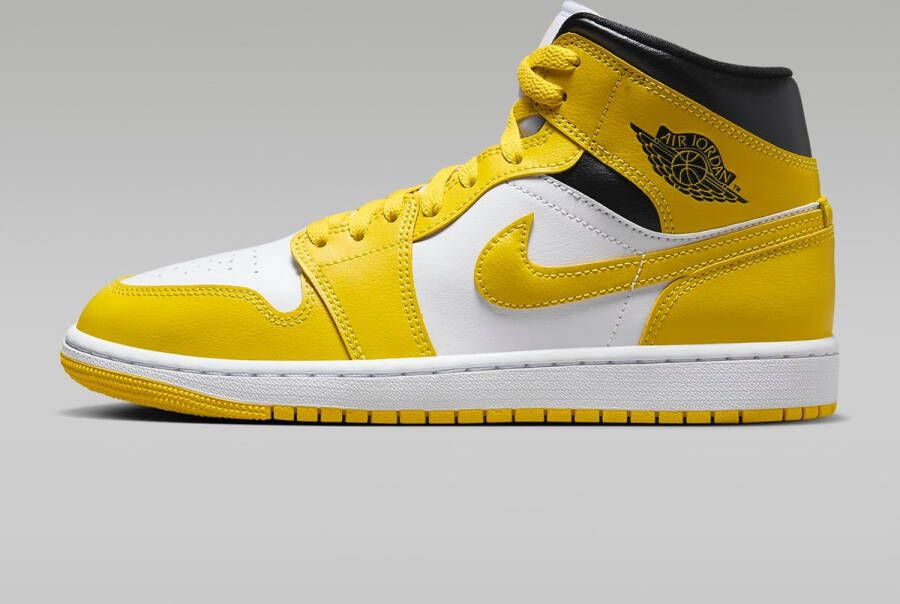 Nike Air Jordan 1 Mid Sneakers