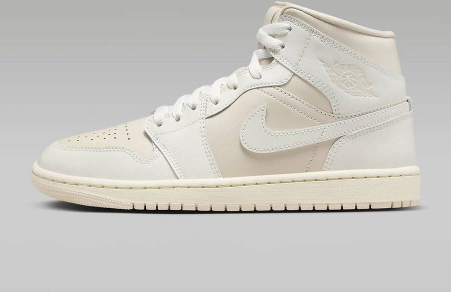 Nike Air Jordan 1 Mid Sneakers Dames Beige Sail Wit