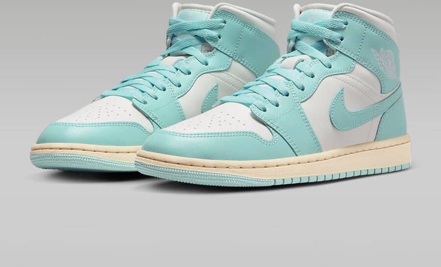 Nike Air Jordan 1 Mid WMNS Sneakers