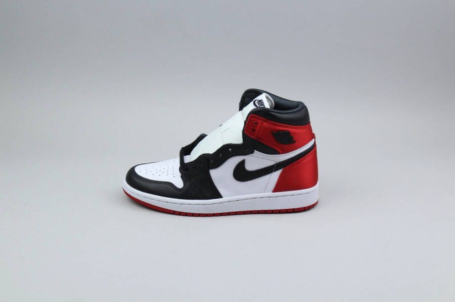 Nike Air Jordan 1 Retro High Satijn 'Zwarte Toe