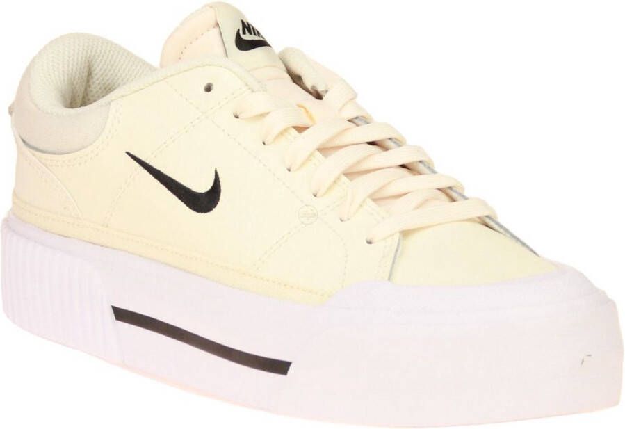 Nike Verhoog je sneaker game met Court Legacy Lift Beige Dames