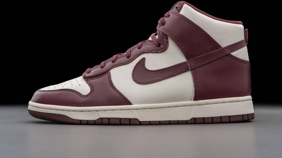 Nike Dunk High 'Burgundy Crush' (W) DD1869-601 bordeaux rood sneakers hoog