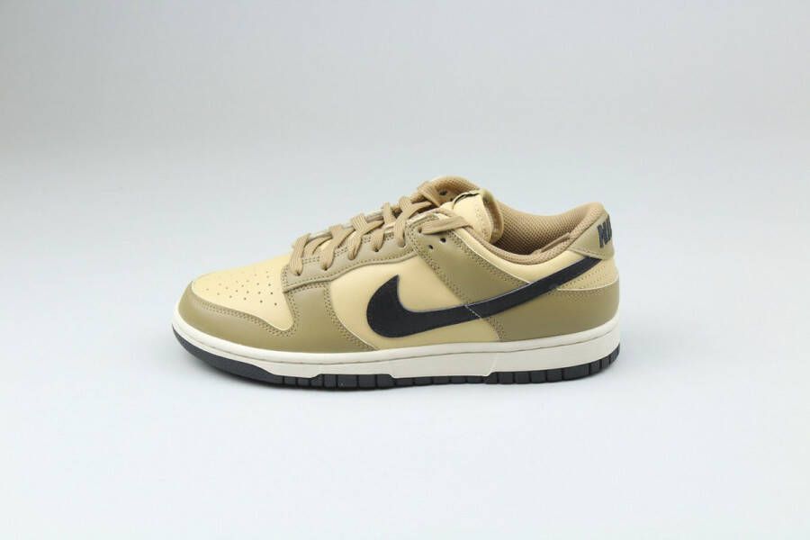 Nike WMNS Dunk Low in zwart formaten: 40