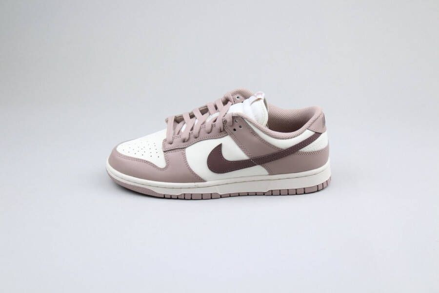 Nike Dunk Low 'Diffused Taupe' (dames)