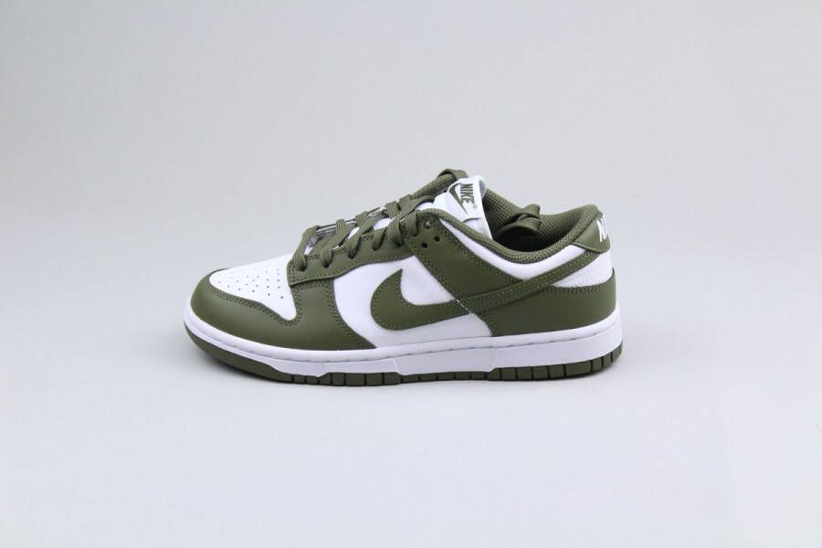 Nike WMNS Dunk Low Medium Olive White Medium Olive-White DD1503-120 Schoenen Sneakers Groen Green