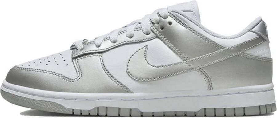 Nike Wmns Dunk Low Basketball Schoenen white metallic silver blue joy maat: 40 beschikbare maaten:36.5 37.5 39 40