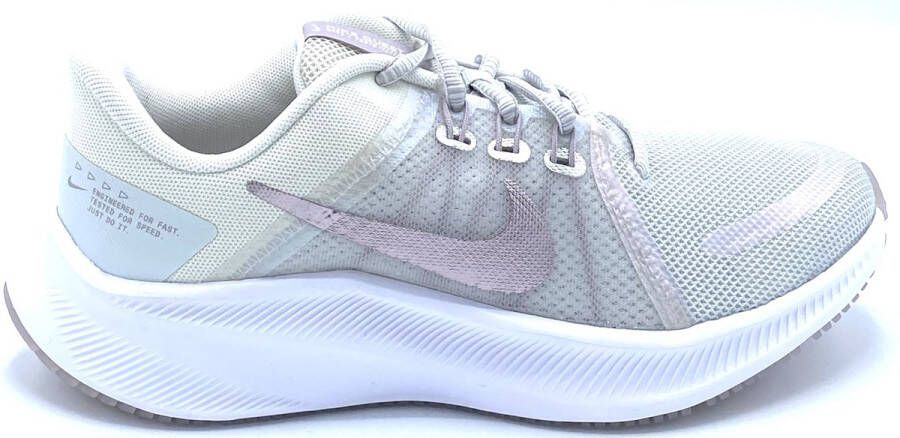 Nike Quest 4 Premium Hardloopschoen voor dames (straat) Grijs