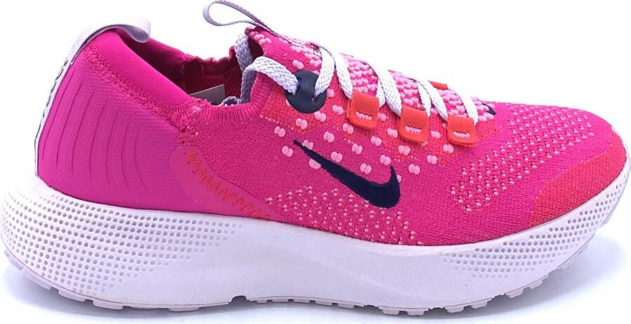 Nike Escape Run Flyknit Hardloopschoenen voor dames (straat) Roze