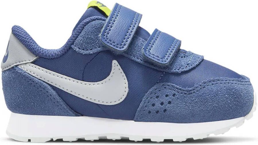 Nike Valiant sneaker met suède en leren details