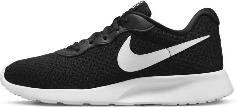 Nike Tanjun Flyease Dames Sneakers Zwart Wit