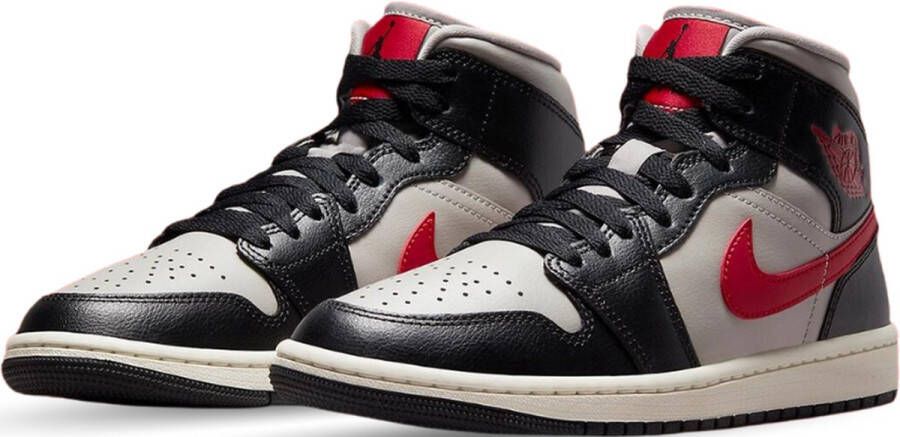 Jordan Wmns Air 1 Mid Basketball Schoenen black gym red college grey sail maat: 40 beschikbare maaten:36.5 37.5 38.5 39 40.5 41 42