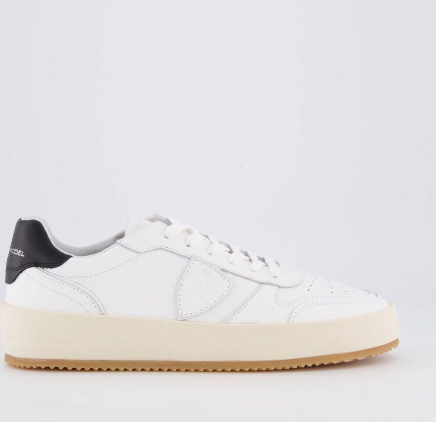 Philippe Model Witte Sneakers met Geperforeerde Tip en Logo White