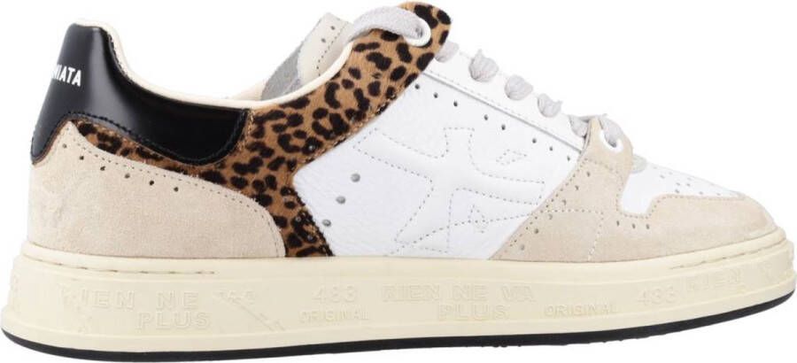 Premiata Logo Sneakers met Suède Bovenwerk en Rubberen Zool Beige Dames