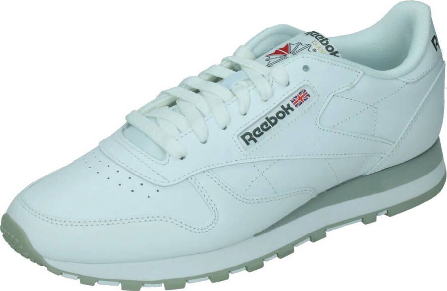 Reebok classic leather in de kleur wit