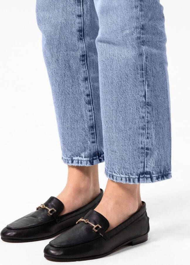 Sacha Dames Zwarte leren loafers met goudkleurige chain