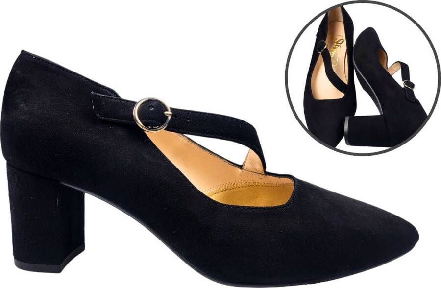 Stravers Grote Maten Schoenen Stravers Eigentijdse pump met diagonaal bandje zwart suede Grote Maten Pumps