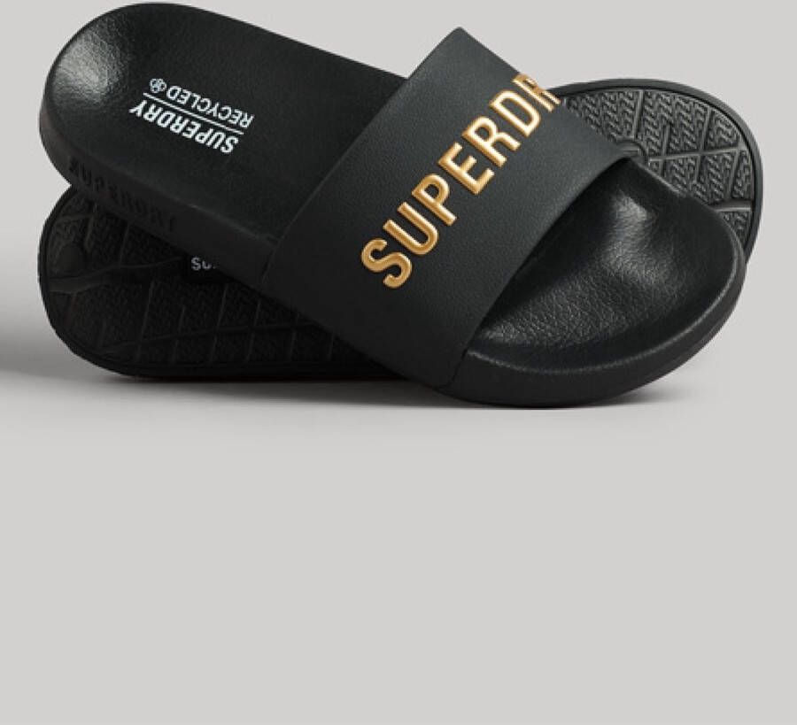 Superdry Code Logo Vegan Pool Slide Dames Slippers Zwart Goud