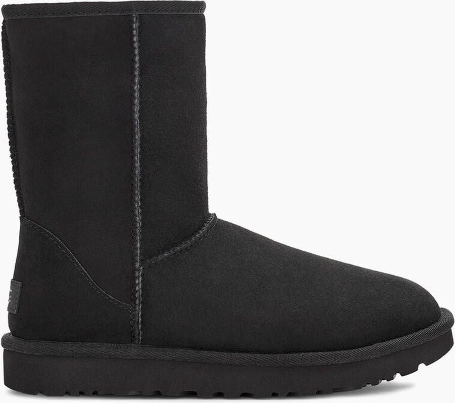 UGG Vachtlaarzen Dames Classic Short Ii Maat: 43 Materiaal: Suède Kleur: Zwart