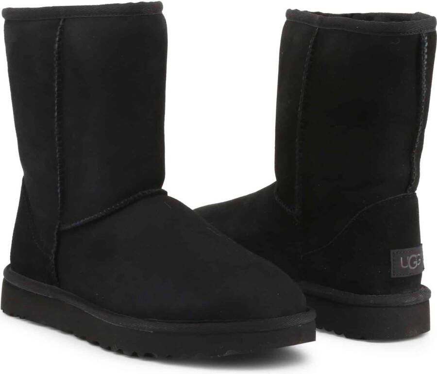 UGG Vachtlaarzen Dames Classic Short Ii Maat: 43 Materiaal: Suède Kleur: Zwart