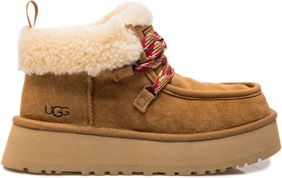 UGG Vachtlaarzen Dames W Funkarra Cabin Cuff Maat: 37 Materiaal: Suède Kleur: Cognac