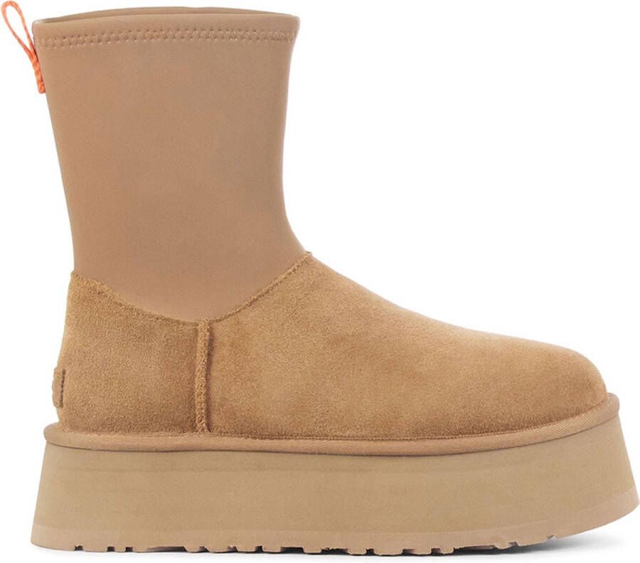 UGG Enkellaarsjes Dames Classic Dipper Maat: 40 Materiaal: Suède Kleur: Camel