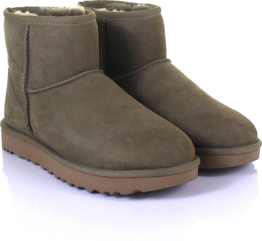 UGG Winterlaarzen Classic Mini 2 snowboots winterlaarzen instaplaarzen met lamsvacht smalle breedte