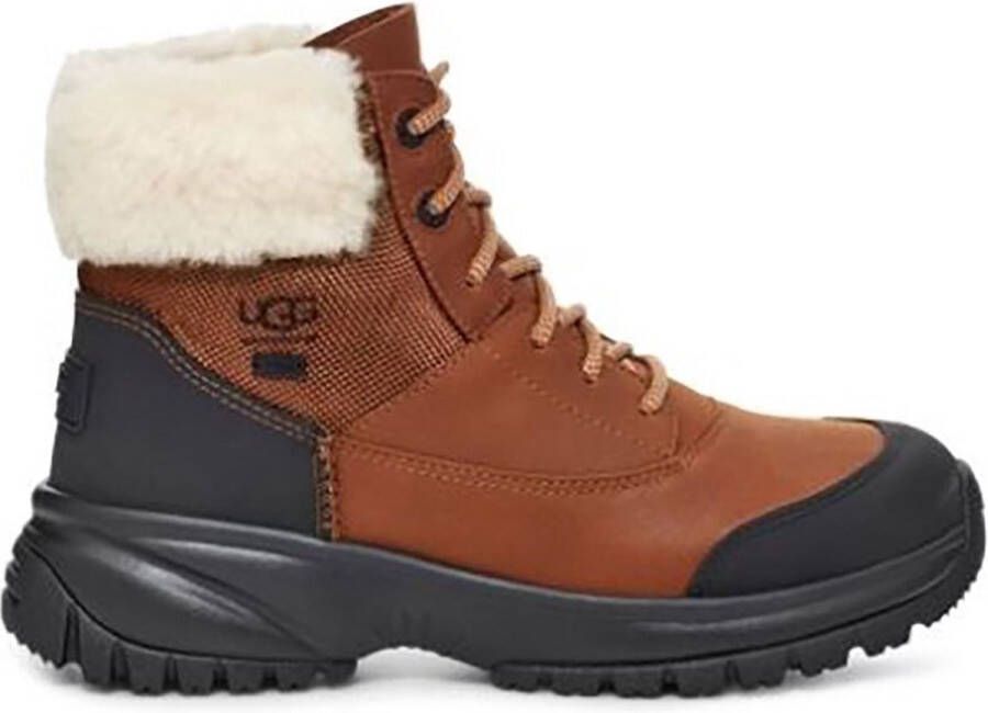 Ugg Yose Fluff snowboot van leer met imitatiebont