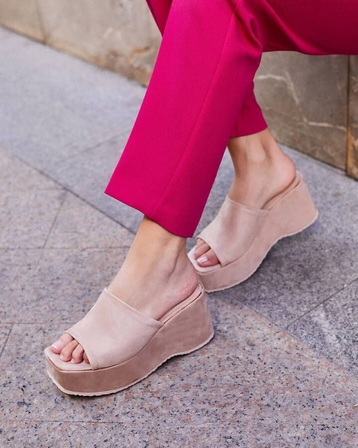 Weloveshoes SmileFavorites Instappers Beige Suedine