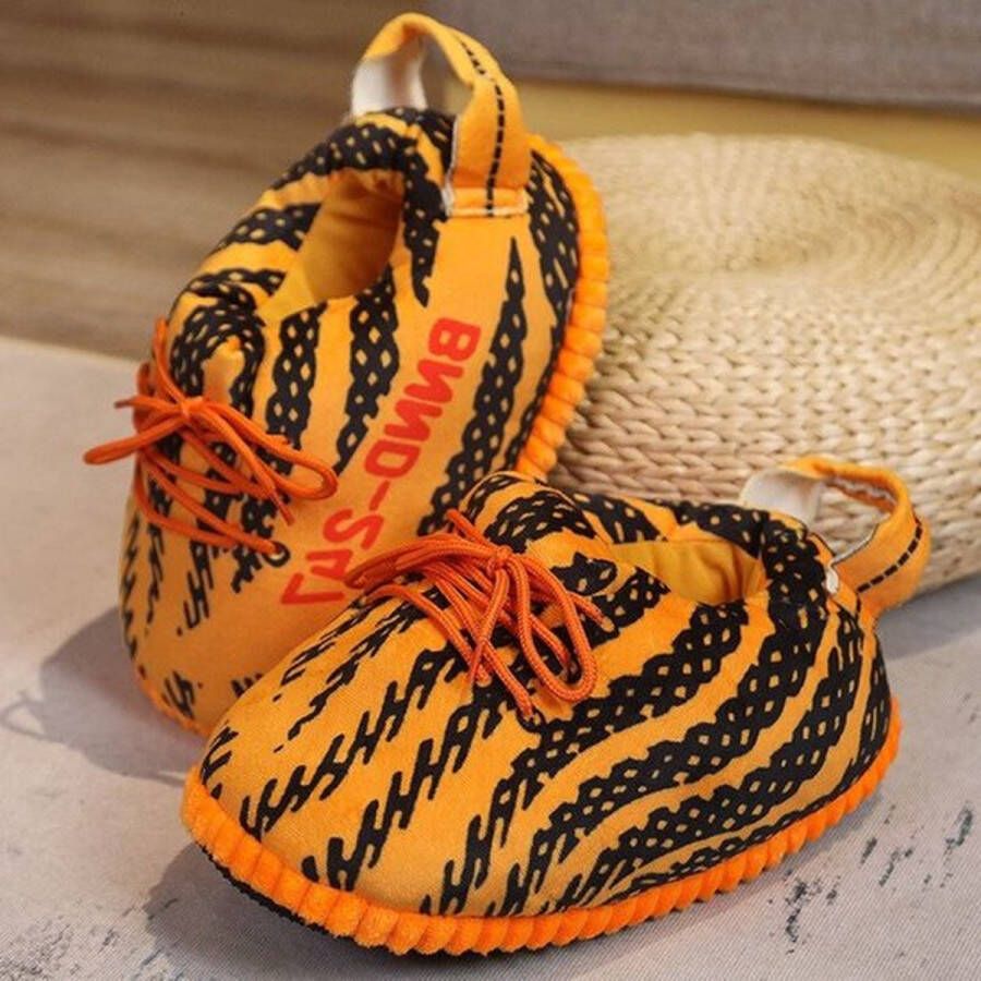 WVspecials Sneaker Sloffen Oranje met zwarte details Sloffen Pantoffels Yeezy sloffen Comfortabel One Size Unisex Winter Black Friday Sinterklaas