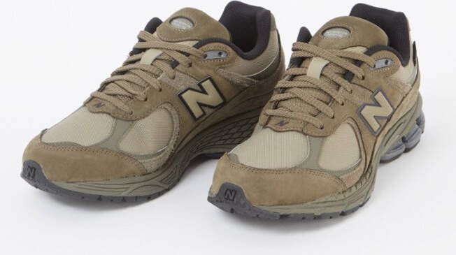 New Balance 2002 sneaker met suède en mesh details